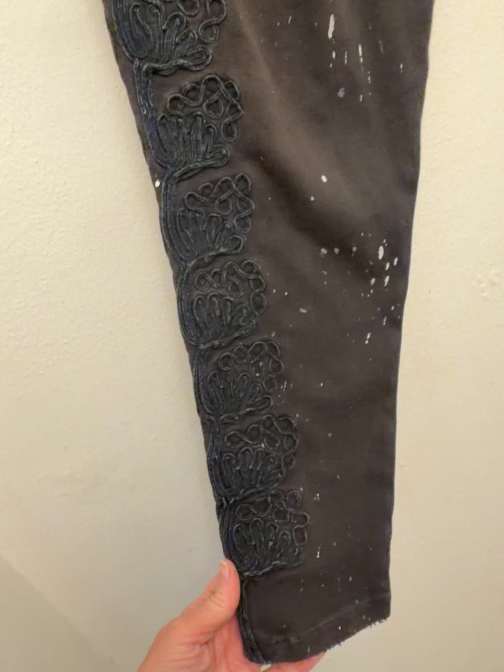 Magnolia Pearl Black Embroidered Side-Panel Legging pants - Picture 7 of 13